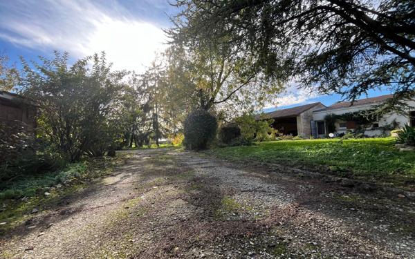 Maison à vendre    7 pièces •  Benet