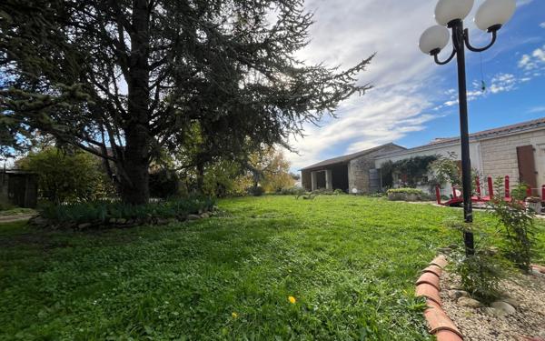 Maison à vendre    7 pièces •  Benet