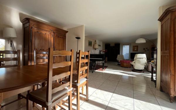 Maison à vendre    7 pièces •  Benet