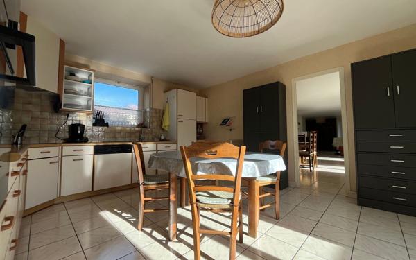 Maison à vendre    7 pièces •  Benet