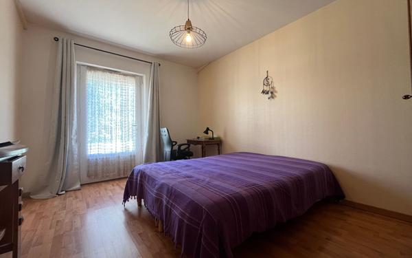 Maison à vendre    7 pièces •  Benet