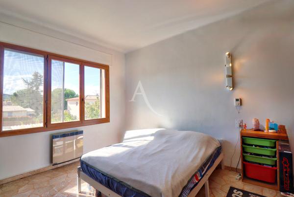 VILLA FAMILIALE DE 243M2 AVEC JARDIN PUIT ATELIER