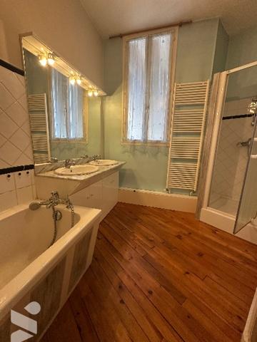 Appartement en centre ville de Vichy avec garage