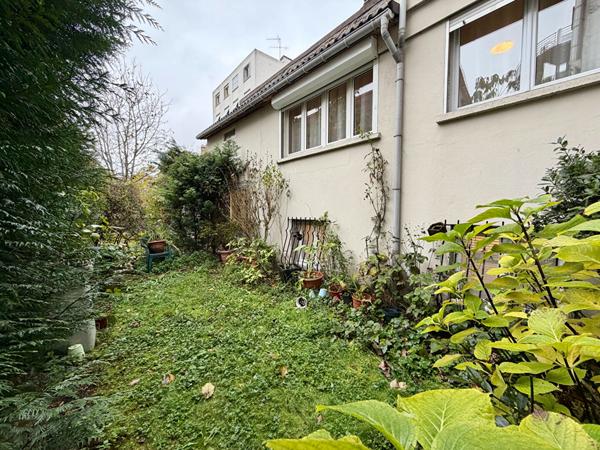 Maison de ville rare, atypique et pleine de charme.