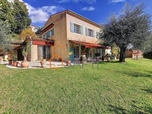 Villa 5P + 3P d'environ 203 m² sur un terrain d'environ 1900 m²