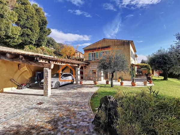 Villa 5P + 3P d'environ 203 m² sur un terrain d'environ 1900 m²