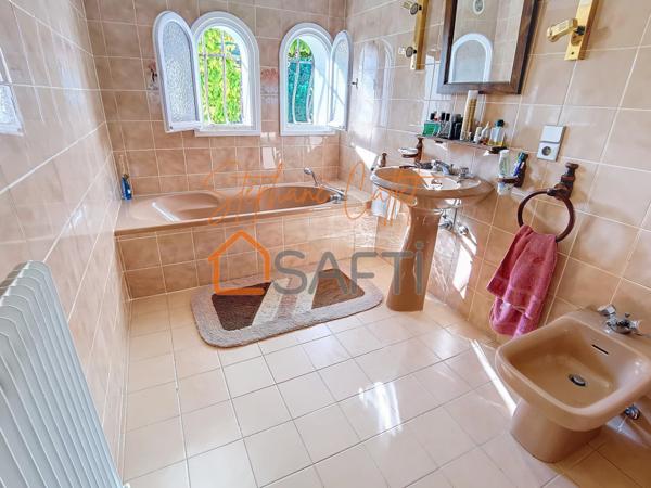 Villa 5P + 3P d'environ 203 m² sur un terrain d'environ 1900 m²