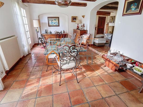 Villa 5P + 3P d'environ 203 m² sur un terrain d'environ 1900 m²