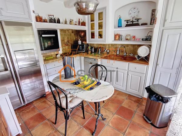 Villa 5P + 3P d'environ 203 m² sur un terrain d'environ 1900 m²