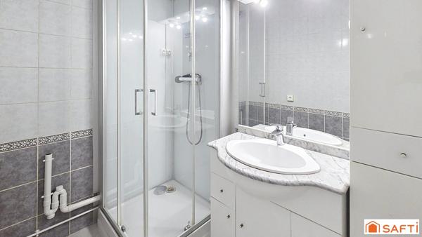 APPARTEMENT LUMINEUX AVEC PARKING