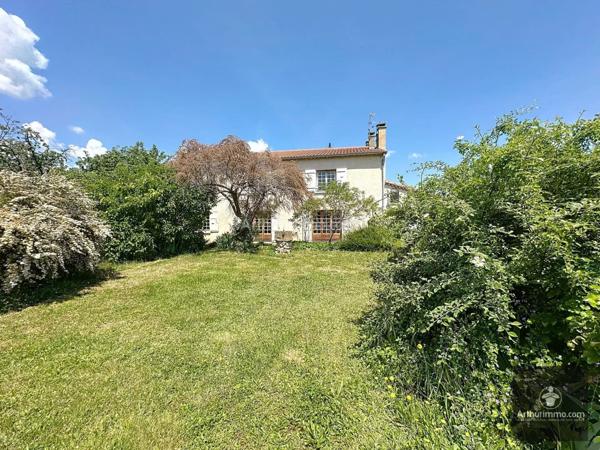 Vente Maison 10 pièces 240 m2 à Renaison