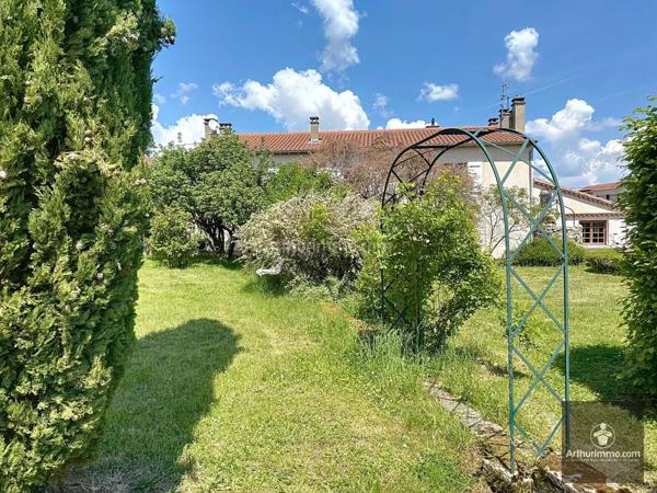 Vente Maison 10 pièces 240 m2 à Renaison