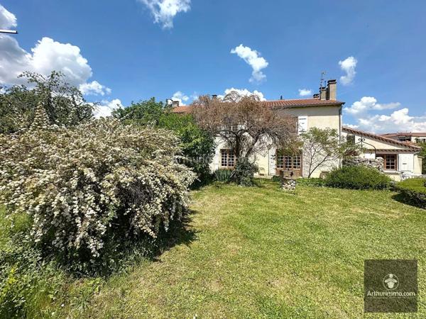 Vente Maison 10 pièces 240 m2 à Renaison