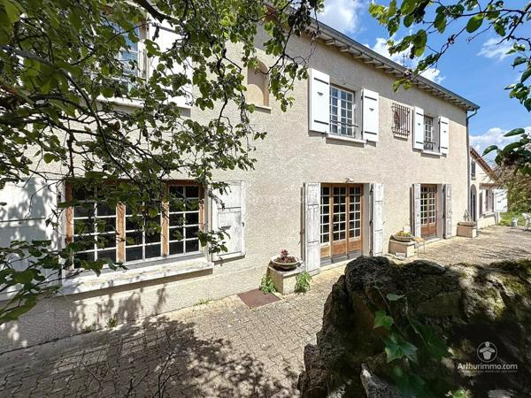 Vente Maison 10 pièces 240 m2 à Renaison