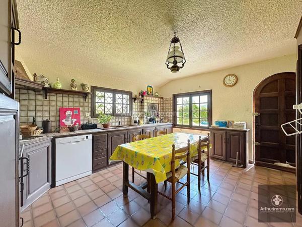 Vente Maison 10 pièces 240 m2 à Renaison