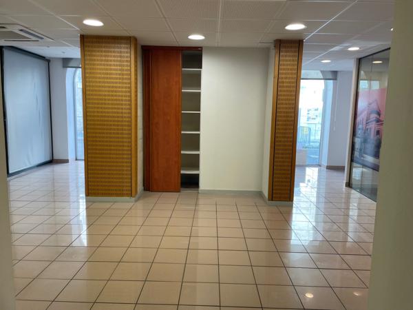 Local commercial 177 m²