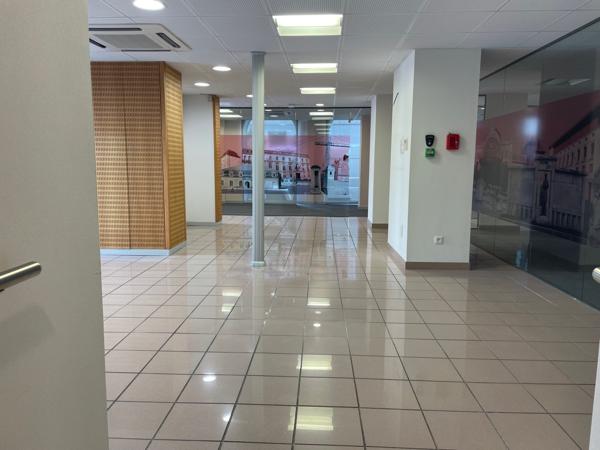 Local commercial 177 m²