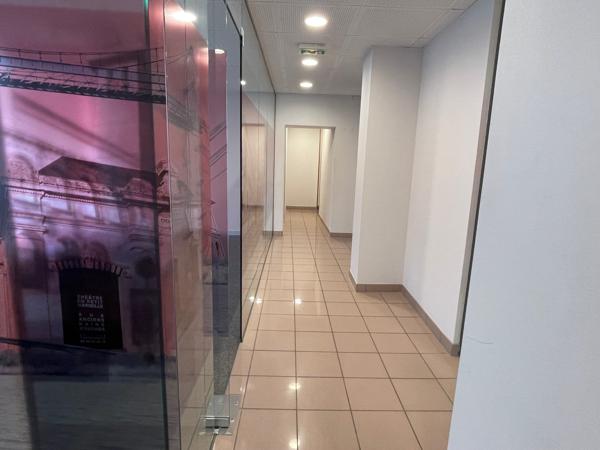 Local commercial 177 m²