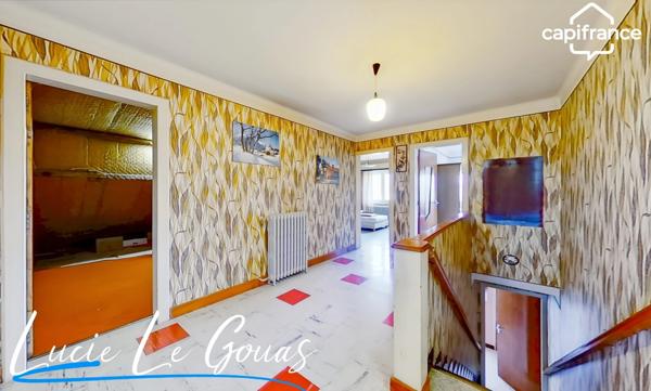 Maison individuelle de 186m² , 6 chambres, 2 garages, grand jardin.