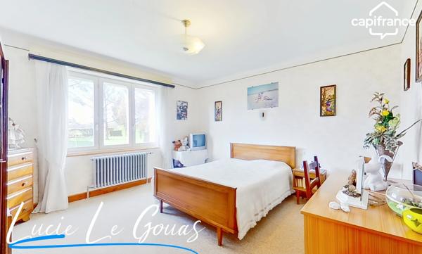 Maison individuelle de 186m² , 6 chambres, 2 garages, grand jardin.