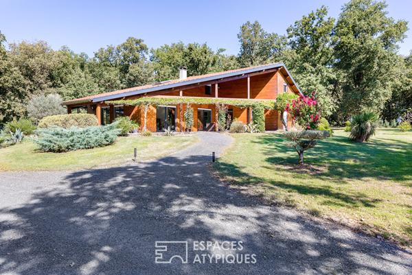 Maison contemporaine et son studio d’artiste au coeur d’un environnement boisé