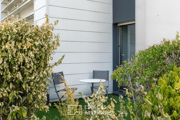 Appartement T3 de 84 m² avec terrasse de 60 m² paysagée, box et place parking