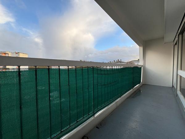 ANGERS - Appartement T3 de 72m2 de 2 chambres avec ascenseur, balcon, cave et stationnement en sous-sol !