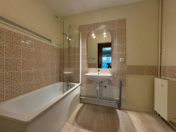 ANGERS - Appartement T3 de 72m2 de 2 chambres avec ascenseur, balcon, cave et stationnement en sous-sol !