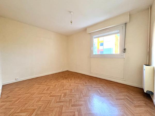 ANGERS - Appartement T3 de 72m2 de 2 chambres avec ascenseur, balcon, cave et stationnement en sous-sol !