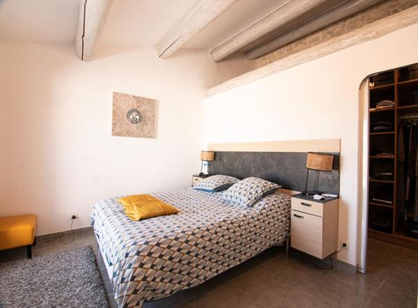 Maison Individuelle à Eguilles 4 pièce(s) 194 m2 sur un terrain de 687m2 avec Piscine