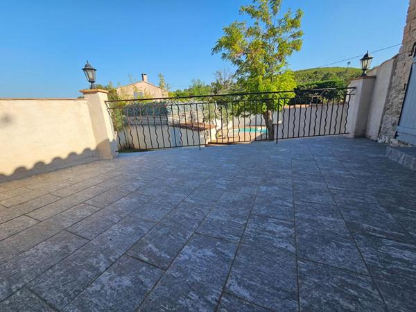 Maison Individuelle à Eguilles 4 pièce(s) 194 m2 sur un terrain de 687m2 avec Piscine