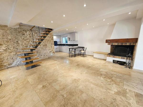 Maison Individuelle à Eguilles 4 pièce(s) 194 m2 sur un terrain de 687m2 avec Piscine