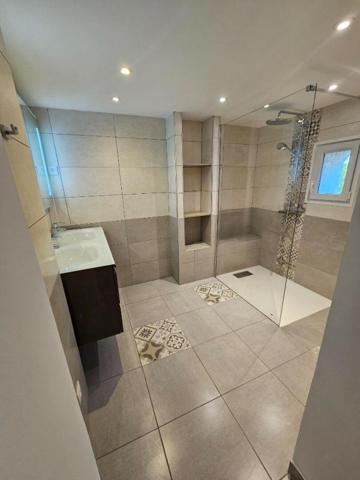 Maison Individuelle à Eguilles 4 pièce(s) 194 m2 sur un terrain de 687m2 avec Piscine