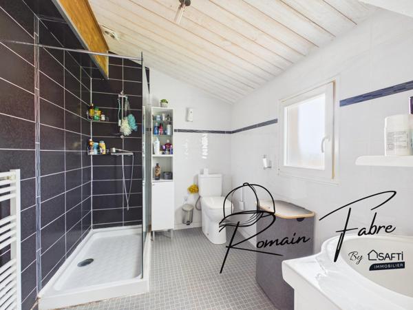 Maison familiale avec 6 chambres en double habitation dans un quartier calme