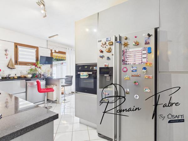 Maison familiale avec 6 chambres en double habitation dans un quartier calme