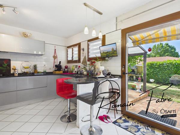 Maison familiale avec 6 chambres en double habitation dans un quartier calme