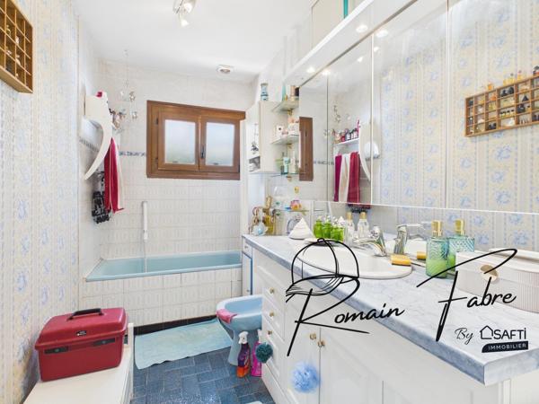 Maison familiale avec 6 chambres en double habitation dans un quartier calme