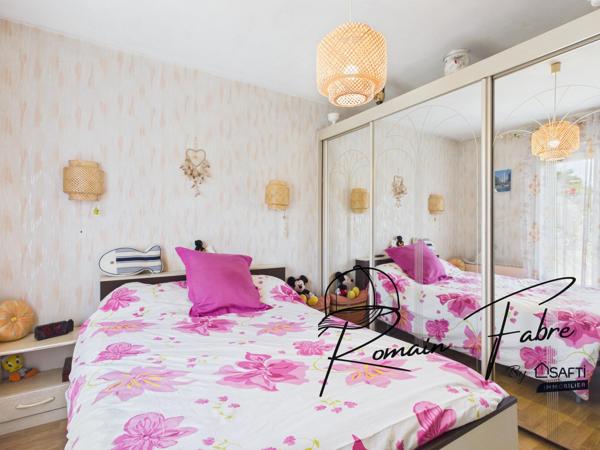 Maison familiale avec 6 chambres en double habitation dans un quartier calme