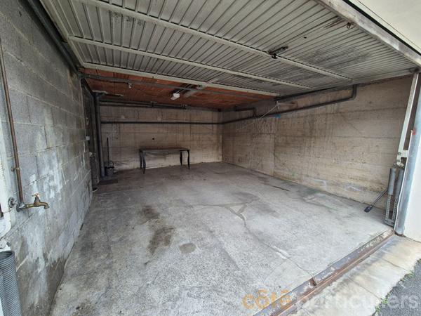 Vente
                Immeuble85 m² - 4 Pièces -
                    RODEZ (12000)