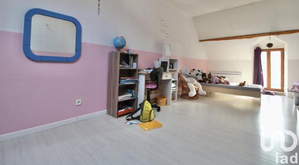 Maison 8 pièces de 170 m² à Chuelles (45220)