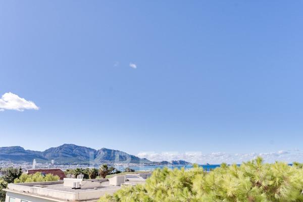 Beau T3 Art Déco avec terrasse, vue mer & montagne