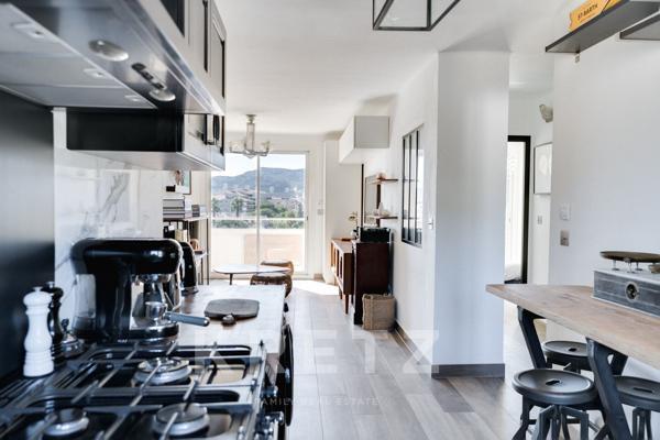 Beau T3 Art Déco avec terrasse, vue mer & montagne