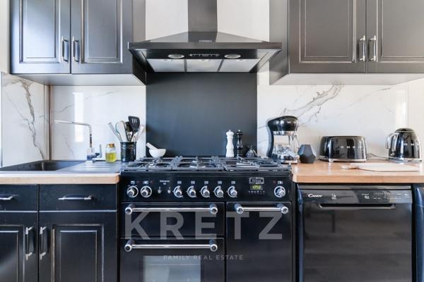 Beau T3 Art Déco avec terrasse, vue mer & montagne