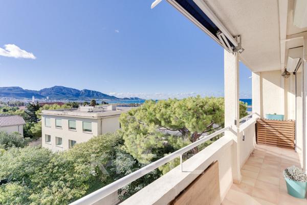 Beau T3 Art Déco avec terrasse, vue mer & montagne