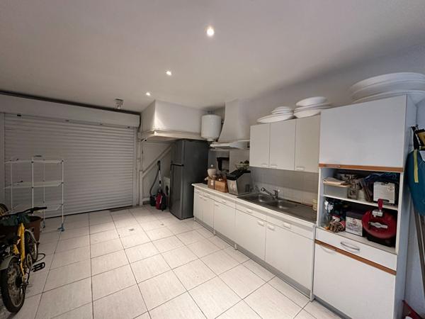 170 m² de confort et de lumière au calme, avec piscine et garages !