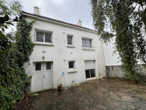 PORT LOUIS maison de 161 M² habitable sur environ 272 M² de terrain (prévoir travaux)