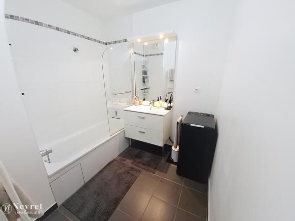 Rare, T2 de 41,69 m² dans une résidence standing avec garage et place de parking en sous sol sécurisée