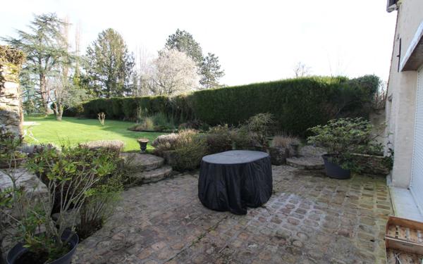 Maison à vendre    6 pièces • 136 m2 Jouy-le-Châtel