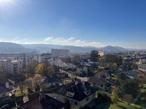 Dernier étage avec vue imprenable à Besançon !
