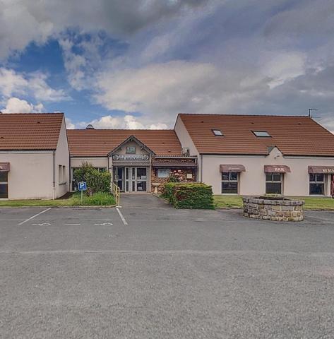 Immobilier commercial 405 m2, appartement 65 m2, terrain/parkings 8650 m2